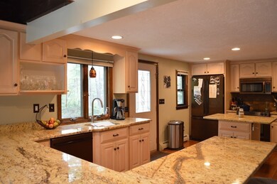 35 Center St, Carver, MA 02330 - photo 5