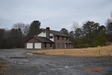 555 W 10th St, Jim Thorpe, PA 18229 - photo 2