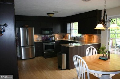 2952 Roosevelt Dr, Chambersburg, PA 17201 - photo 6