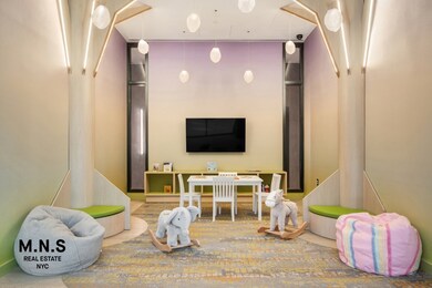 22-54 46th St unit 704, Astoria, NY 11105 - photo 4