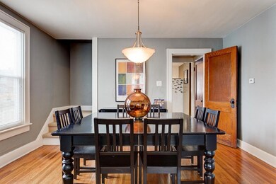 1574 - Dining