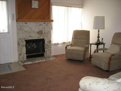 CEDAR SIDE LIVING RM