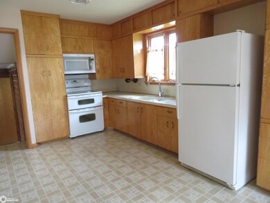 521 6th St NE, Clarion, IA 50525 - photo 4