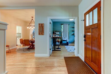 19727 Hollygrape St, Bend, OR 97702 - photo 3