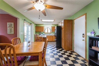 2330 31st St SW, Cedar Rapids, IA 52404 - photo 7