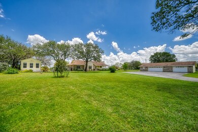 504 North Ave N, Johnson City, TX 78636 - photo 3