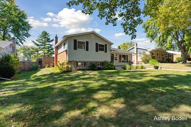 1635 Carlton Ave NE, Grand Rapids, MI 49505 - photo 2