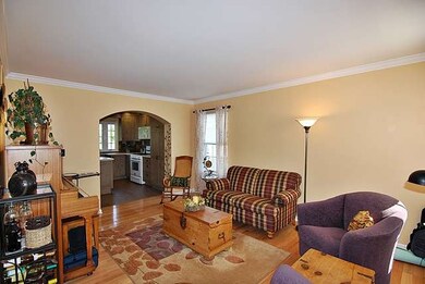 11 Pine Hill Dr, North Aurora, IL 60542 - photo 2