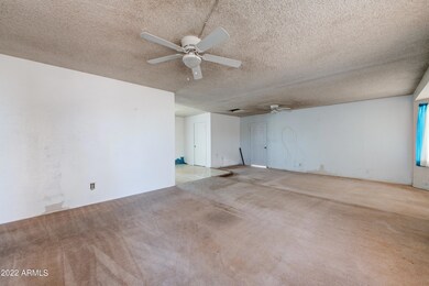 004_Living Room
