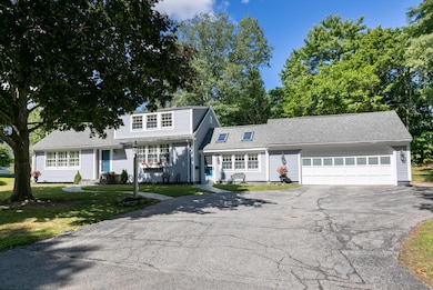 41 Stonybrook Rd Cape-large-004-043-Fron
