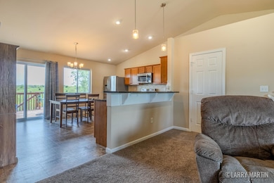 709 Wild Flower Dr-16