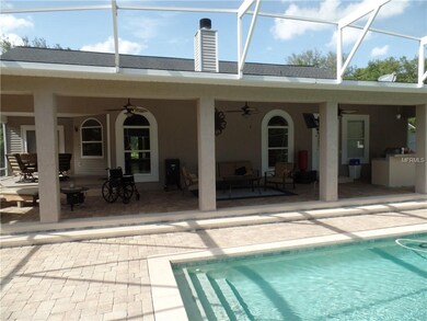 Large covered lanai great for entertaining!