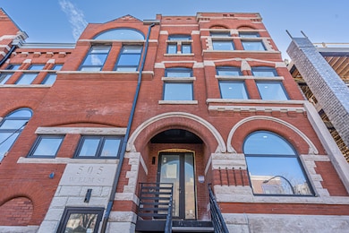 501 W Elm St unit 3, Chicago, IL 60610 - photo 3