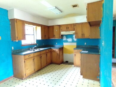 1014 Chestnut Dr, Picayune, MS 39466 - photo 3