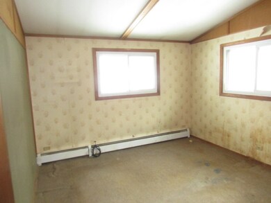 340 2nd St, Freeport, IL 61032 - photo 5