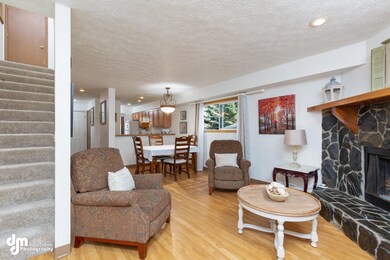 Unit 2 Living Room 20190729-DW-42300-FUL