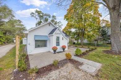 1208 W Broadway St, Mount Pleasant, MI 48858 - photo 2