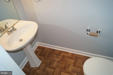 4150 Applegate Ct, Suitland, MD 20746 - photo 7