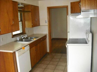 741 Demorest Rd, Columbus, OH 43204 - photo 7