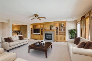 1537 Bilgarie Ct NE unit A, Cedar Rapids, IA 52402 - photo 3