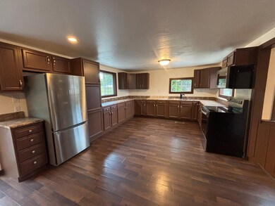 810 8th Aly, Crivitz, WI 54114 - photo 5