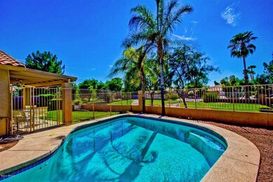 Sparkling Pool View to the Commons