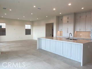 Kitchen & Dinning Area