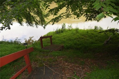 The river access is just a few steps away.