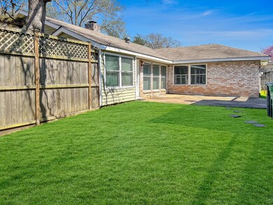 6419 Pirtlewood Cir, Houston, TX 77088 - photo 7