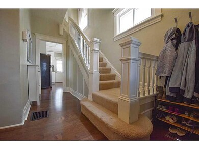 Entry/Foyer.