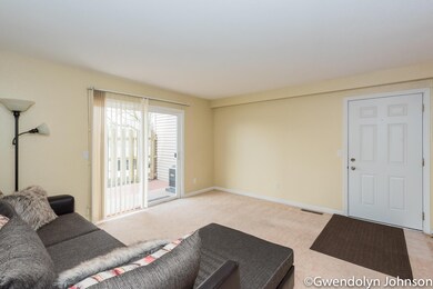 4346 Norman livingroom