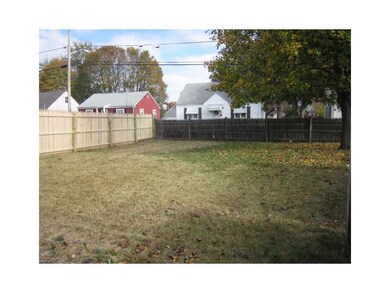 14 Hand St, Pawtucket, RI 02861 - photo 3