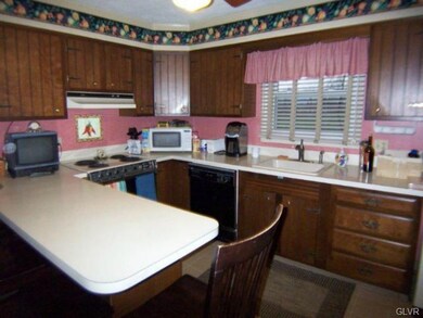 4589 N Sunset Dr, Coopersburg, PA 18036 - photo 3