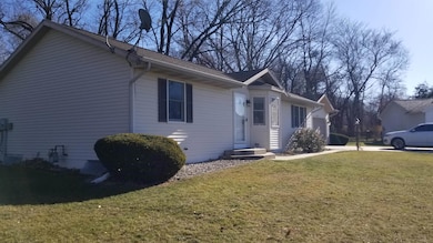 22743 Chestnut Ln, Goshen, IN 46528 - photo 2