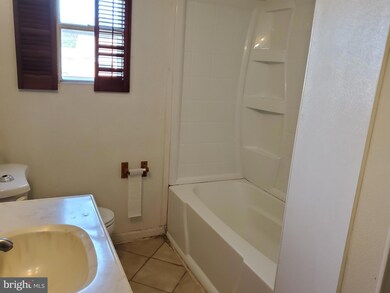 1032 Foxchase Ln, Essex, MD 21221 - photo 5