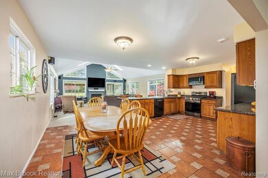 5296 Pine Knob Ln, Clarkston, MI 48346 - photo 7