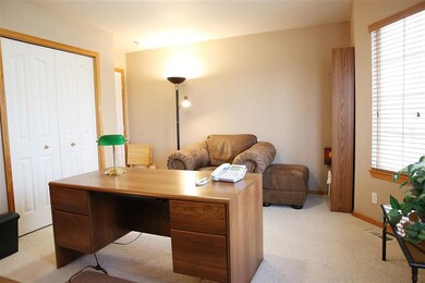 547 S Valley Dr, Nampa, ID 83686 - photo 2