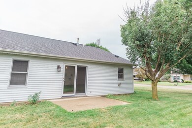 1004 Abbey Ln, Bluffton, IN 46714 - photo 4