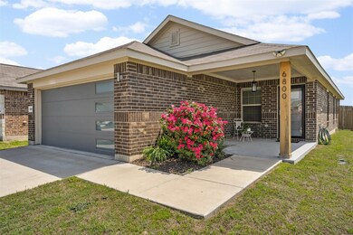 View of front of house with driveway, a front lawn