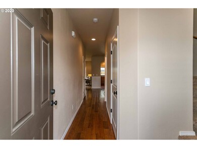 917 NW 2nd Ave, Canby, OR 97013 - photo 3