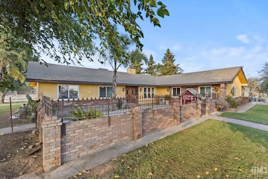 253 E Mckee Rd, Bakersfield, CA 93307 - photo 3