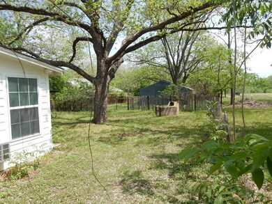 305 S Washington St, Fredericksburg, TX 78624 - photo 3