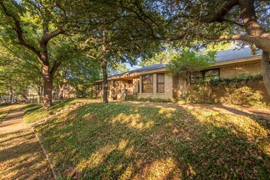 3905 Woodvine Dr, Euless, TX 76040 - photo 5