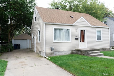 727 Waldman Ave, Flint, MI 48507 - photo 2