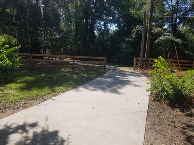 1138 Main driveway