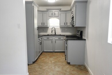 838 Grenshaw St, Houston, TX 77088 - photo 2