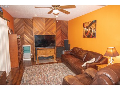 3109 Marigold St, Longview, WA 98632 - photo 2