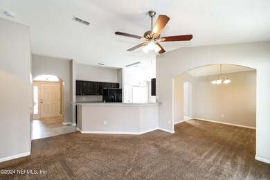 004-photo-living-room-13507501