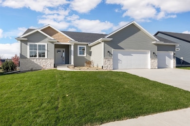 620 Grey Slate Dr SW, Cedar Rapids, IA 52404 - photo 3