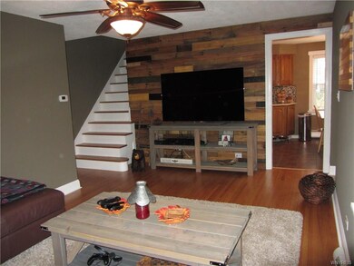 Beautifully Crafted Wall, well maintained hardwood
